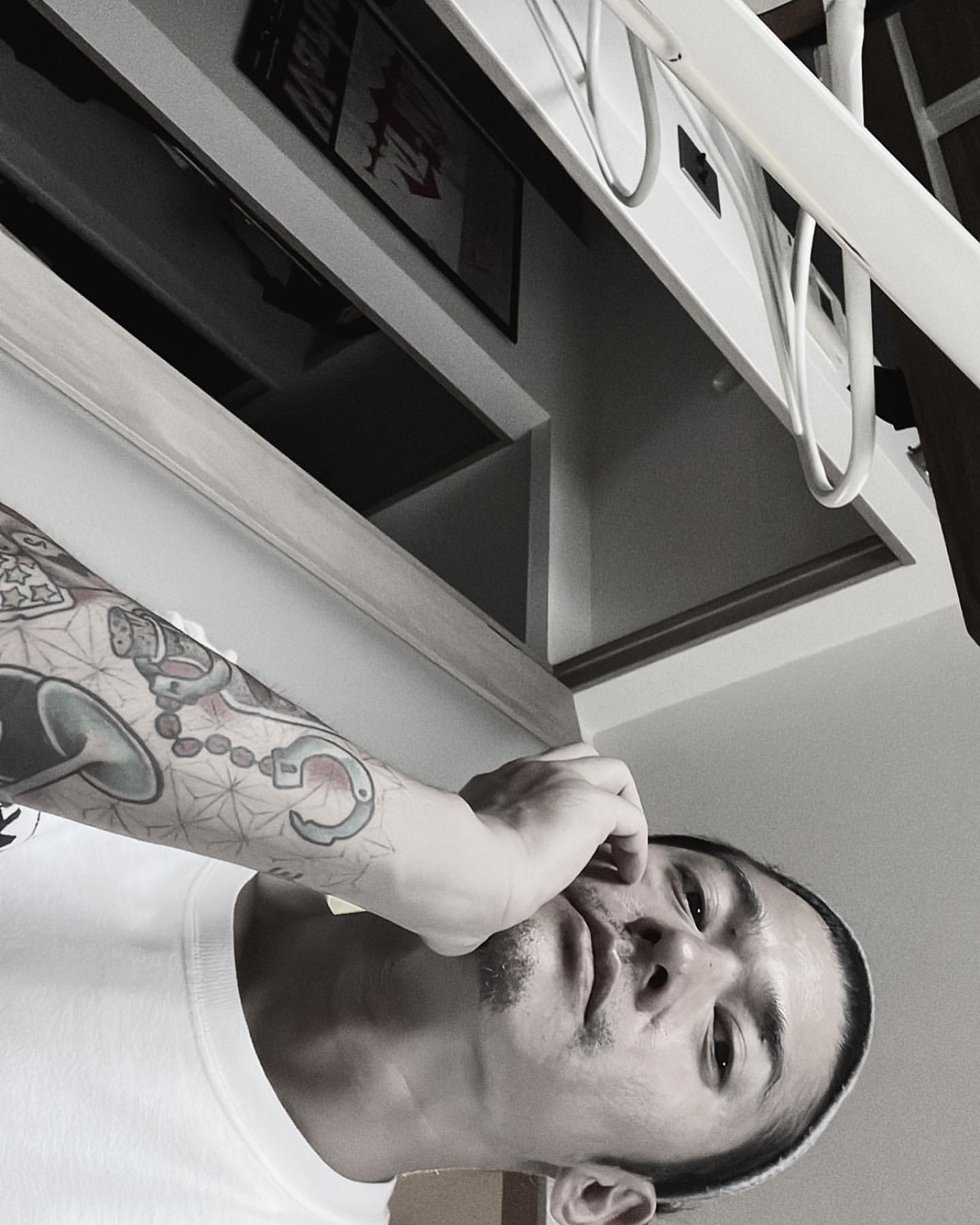 芸能界を引退した高岡蒼佑、最新ショットに驚き…腕にはタトゥーがびっしり「素敵です」「岡田准一に…」 人気まぐれご飯